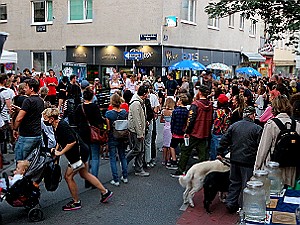 Reindorfgassenfest 2021 Top Event und International bekannt. Bei uns gab es geräuchertes Barbecue. Dabei waren Spiesse, Schopfbraten...